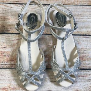 Joyfolie Elaxie in Silver women’s size 9.5